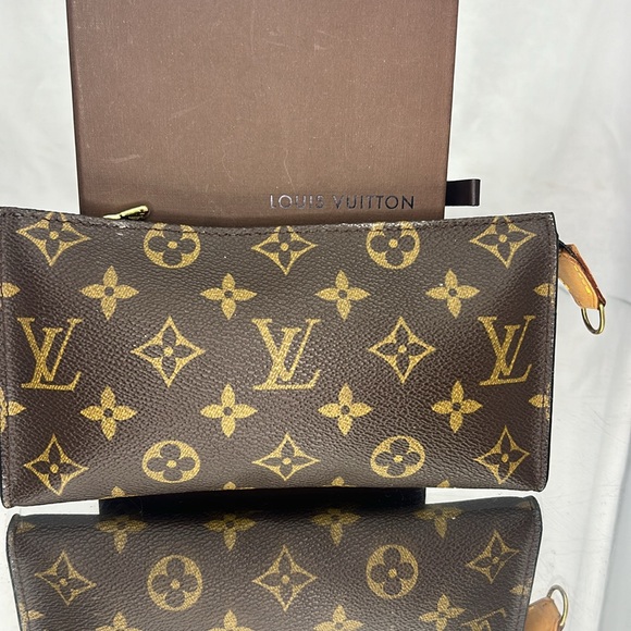 Louis Vuitton. Pouch - Picture 1 of 12